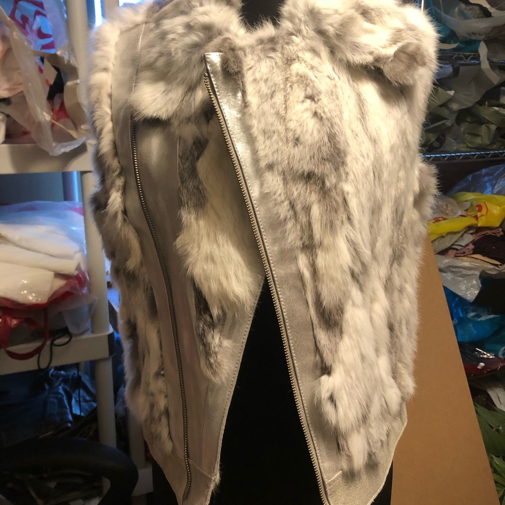 Cache Metallic Leather Fur Vest Diagonal Zipper $278 NWT New Gray Black White - Picture 6 of 9